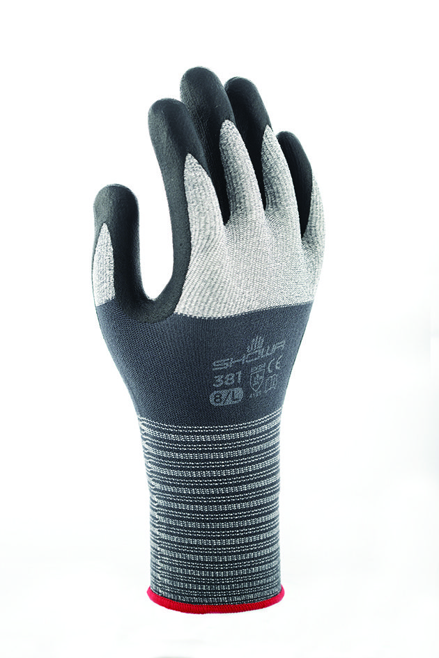 Le gant 381 de Showa présente une forme
ergonomique unique qui épouse la courbe
naturelle de la main. © Showa
