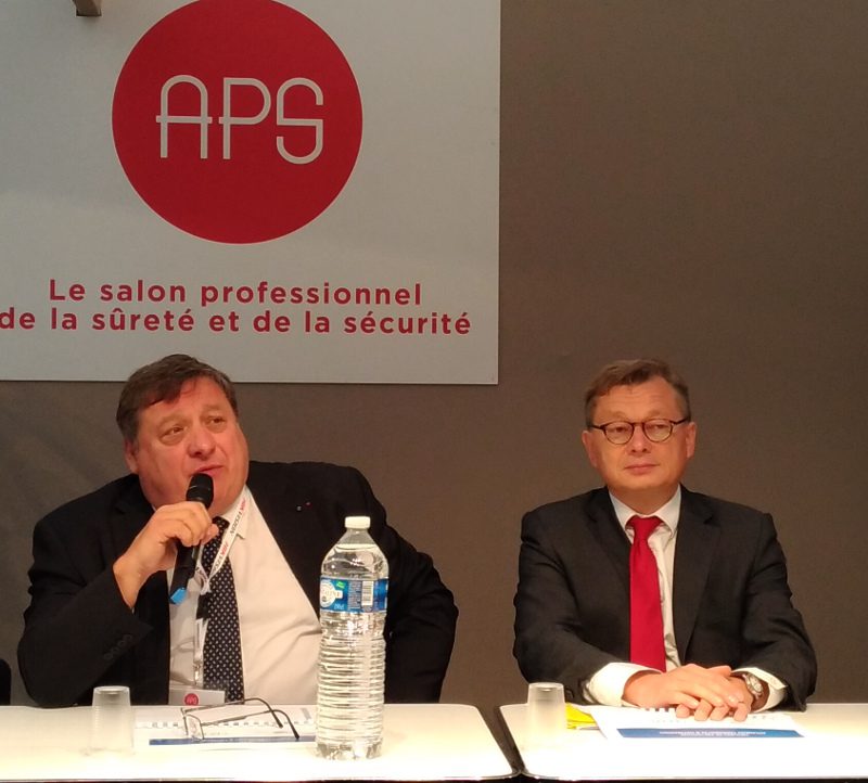 A gauche, Jean-Pierre Tripet, président du Syndicat
national des entreprises de sécurité (Snes). A droite,
le préfet Philip Alloncle, délégué aux coopérations
de sécurité. © TCA-innov24