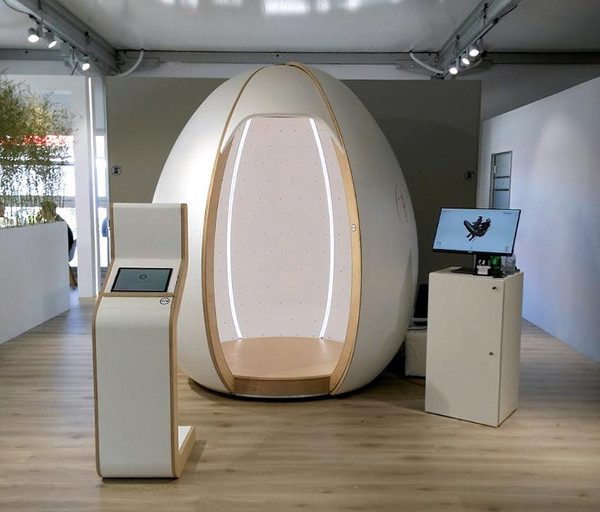 A terme, ces cabines 3D d'essayage devraient être
installées dans des lieux publics de grande affluence.
© Exsens