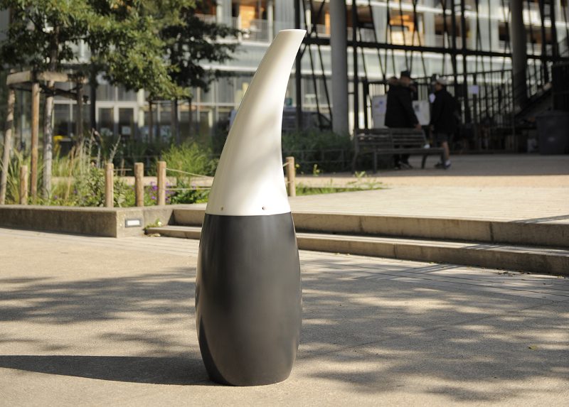 Avec Miss Hyde, la borne anti-bélier devient un mobilier
urbain design et dépolluant. © La Barrière Automatique