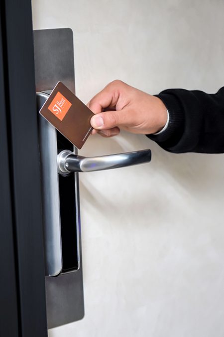 Contrôle d’accès high-tech pour hôtel atypique - Infoprotection