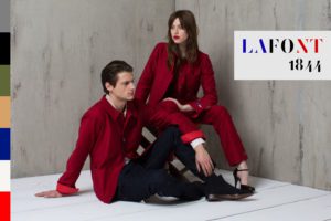 Un jeune homme et une femme portent les ensembles de la nouvelle collection capsule de Lafont avec le styliste Louis Marie de Castelbajac.