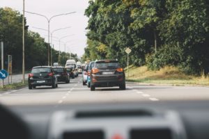 Personne au volant dans sa voiture