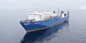 nitialement-le-navire-usine-d-ofw-ships-desalinise-l-eau-de-mer-puisee-a-300-m-de-fond