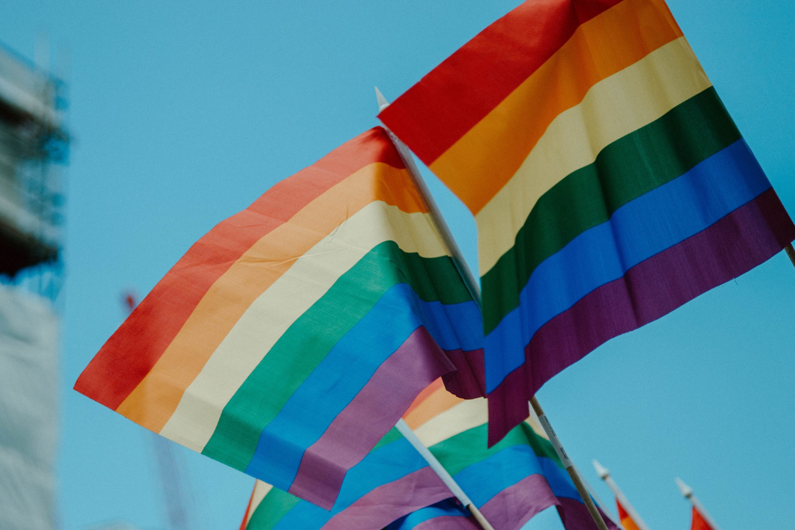 LGBT+ en entreprise : 53 dirigeant(e)s s’engagent en faveur de l ...