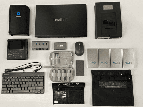 le-kit-comprend-un-laptop-un-bloqueur-externe-un-duplicateur-et-des-cartes-ssd