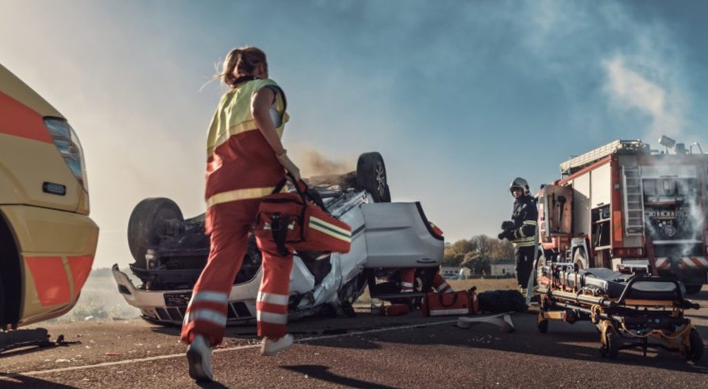 a-la-suite-d-un-accident-chaque-minute-compte-pour-que-les-équipes-de-secours-puissent-sauver-des-vies