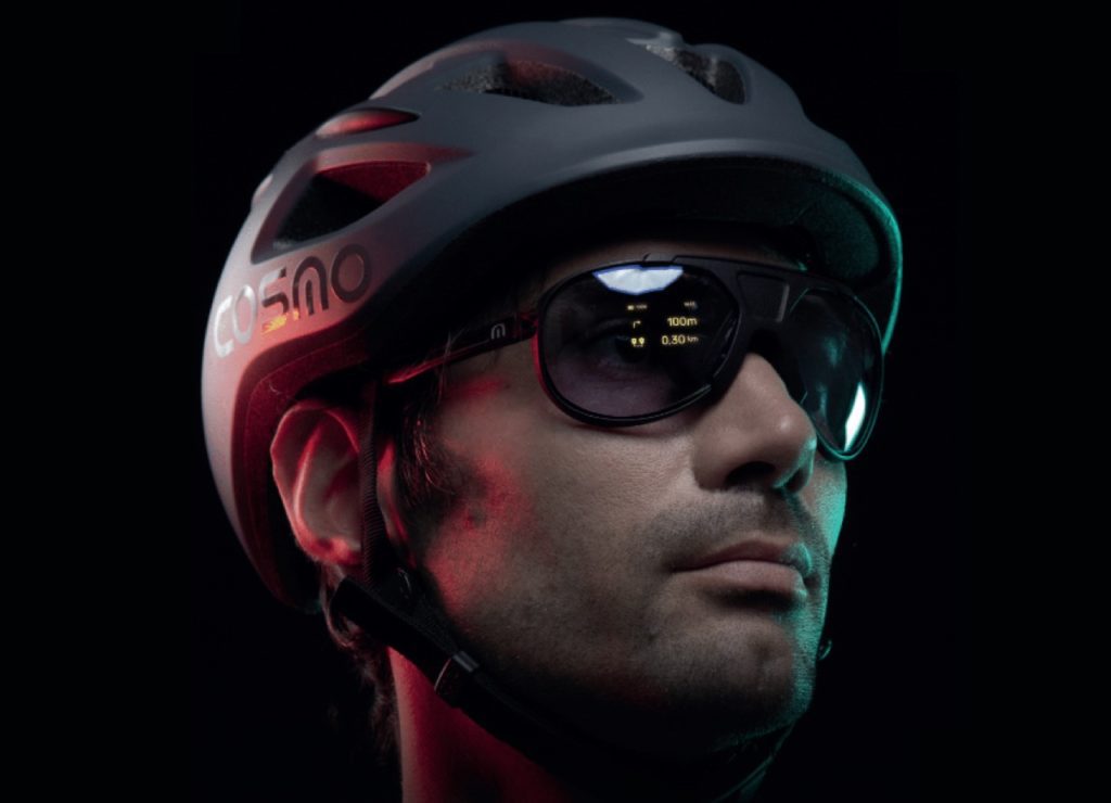 ces-lunettes-intelligentes-affichent-le-gps-la-vitesse-et-la-distance