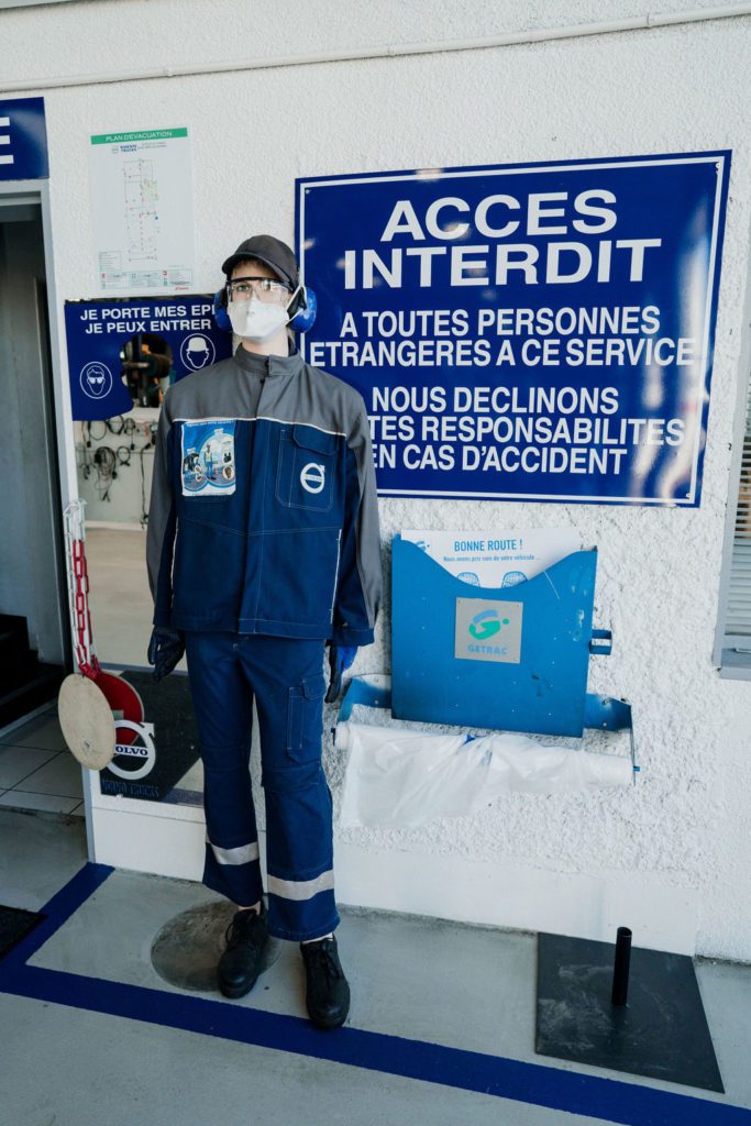 l-usine-a-mis-en-place-un-pont-roulant-contre-les-chutes