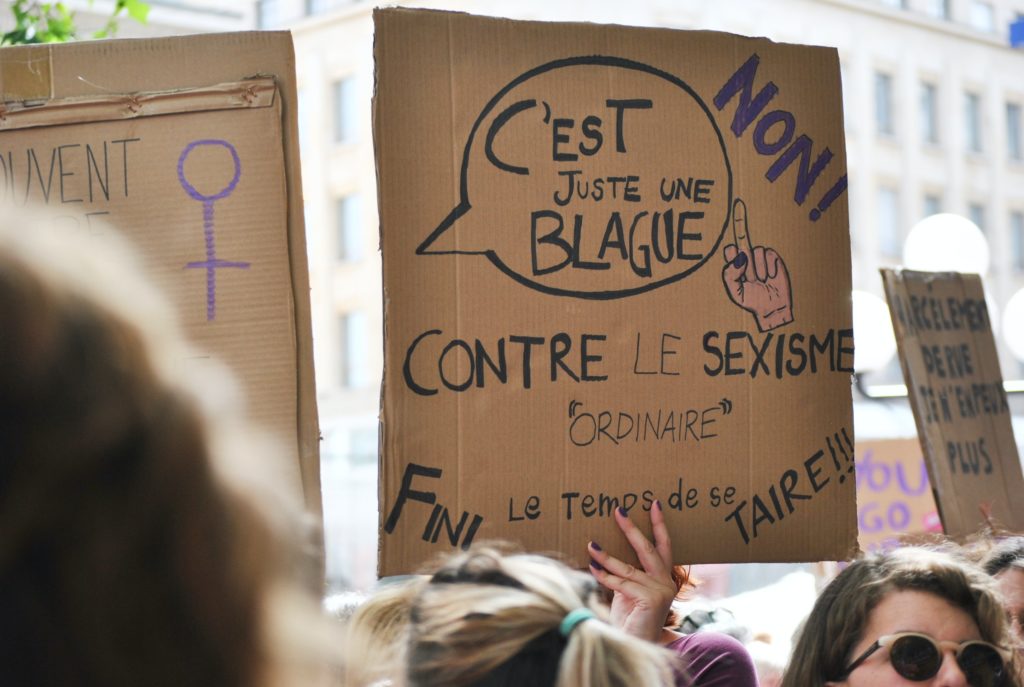 le-sexisme-se-traduit-par-des-blagues-a-connotation-sexuelle