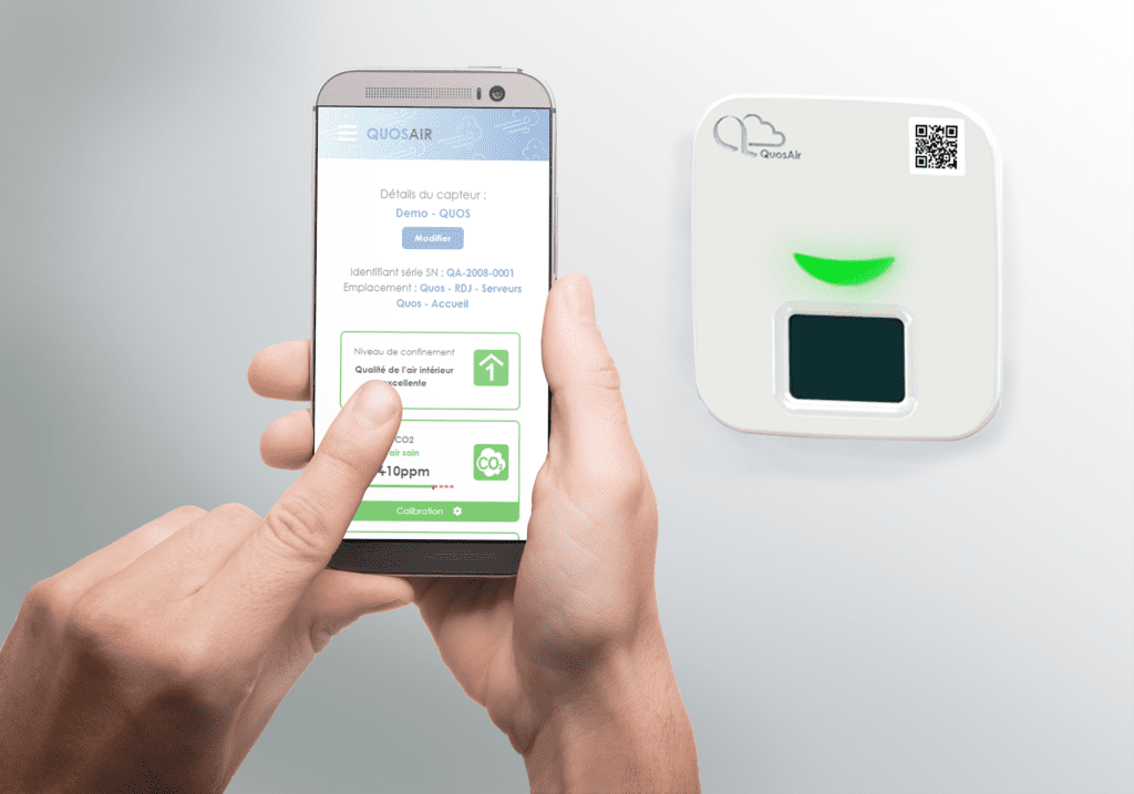 le-capteur-lucie-est-equipe-d-une-cellule-photovoltaique-et-d-une-batterie