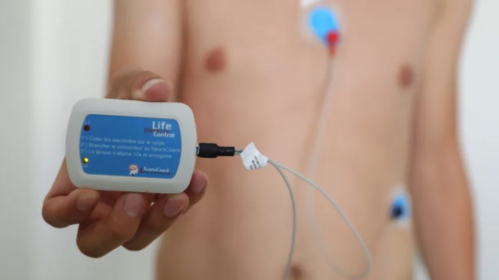 le-boitier-fonctionne-comme-un-electrocardiogramme-en-ambulatoire