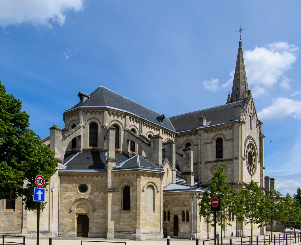 la-basilique-saint-denys-est-un-embleme-de-la-ville-d-argenteuil