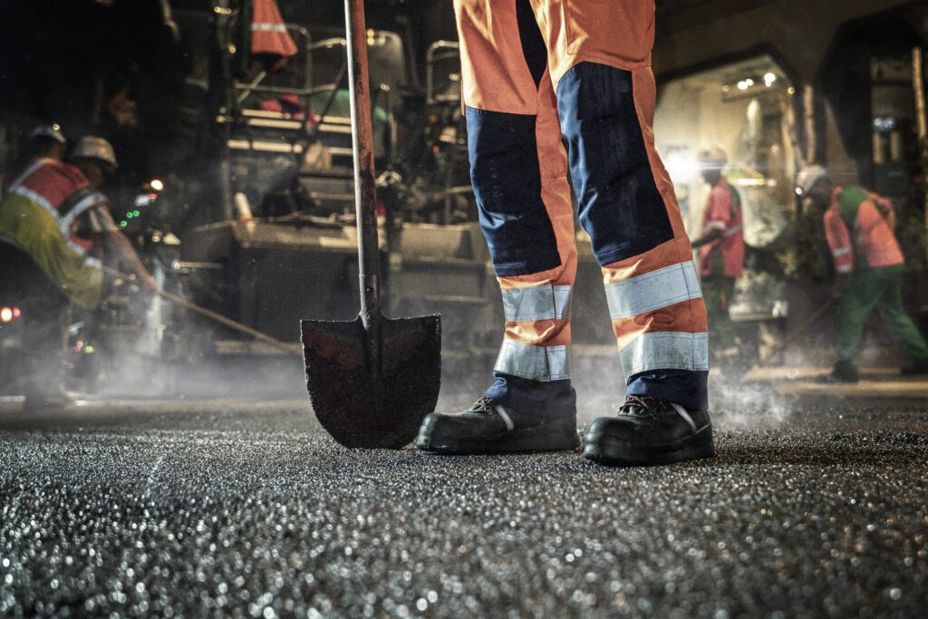 une-bande-reflechissante-pour-les-travaux-nocturnes