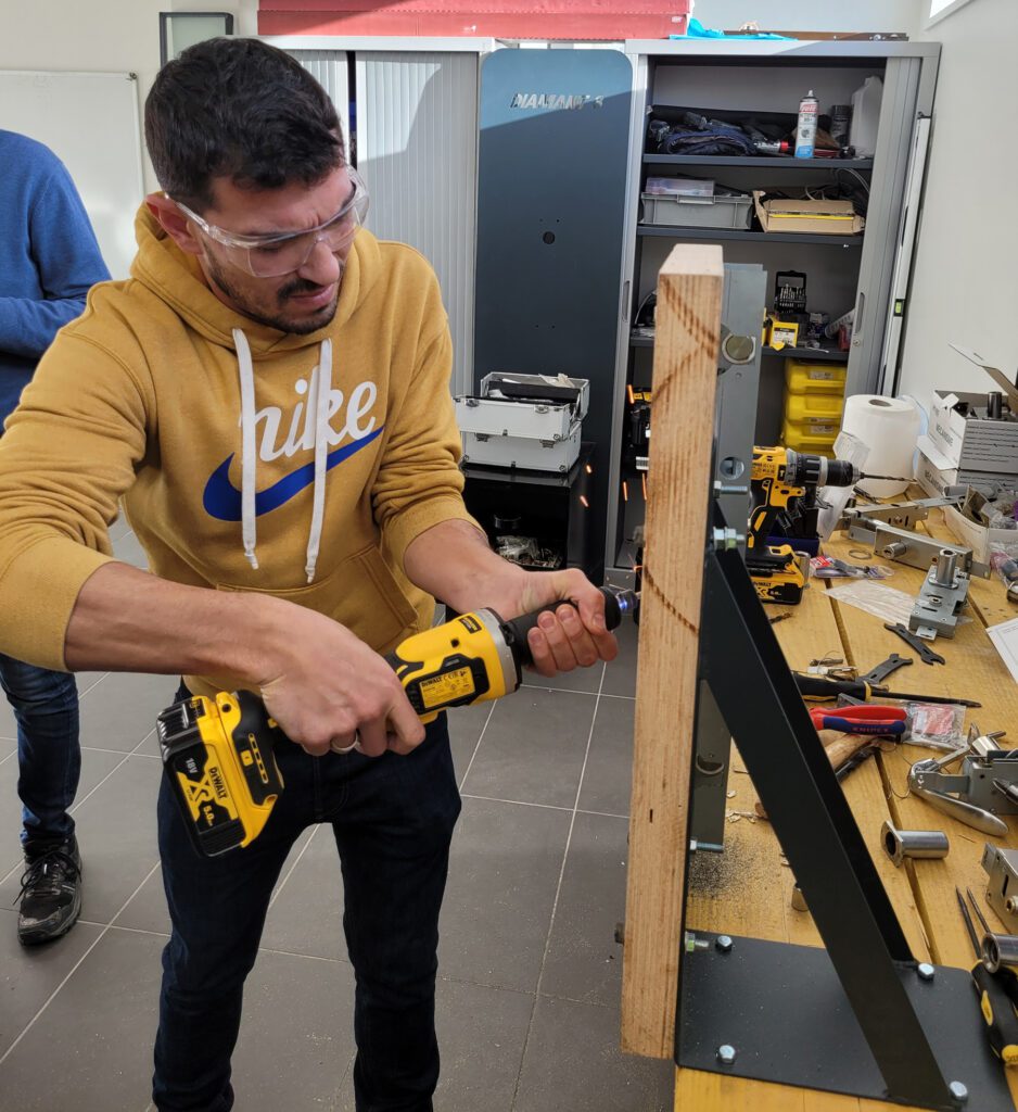 la-formation-enseigne-les-techniques-de-pose-des-serrures-et-portes-blindees