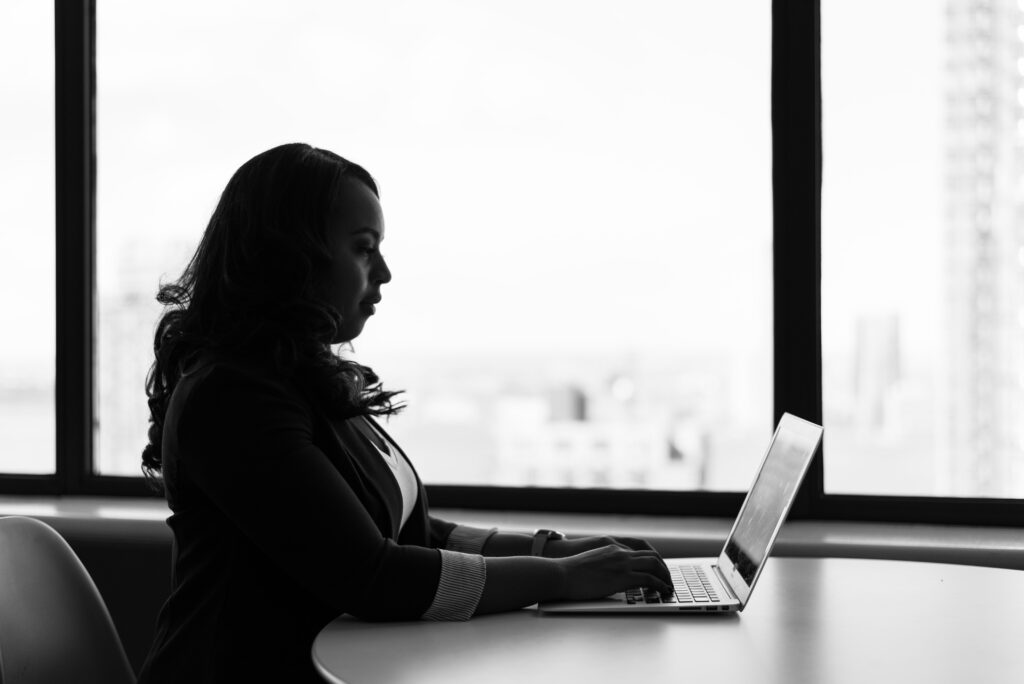 45%-des-femmes-victimes-de-harcelement-au-travail